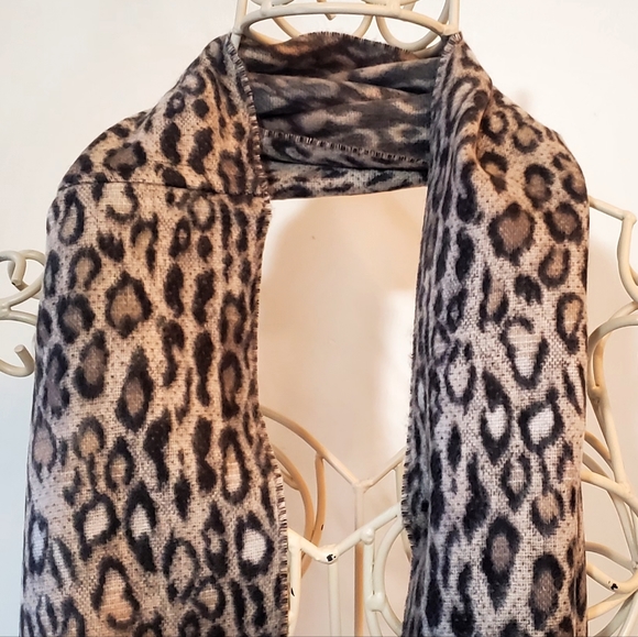 V. Fraas Cashmink Leopard Infinity Scarf - Picture 2 of 6